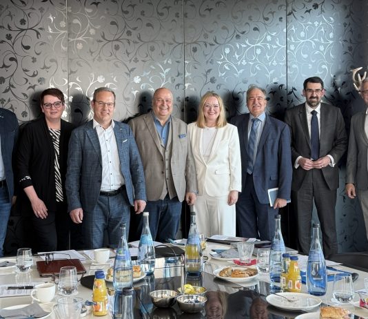 Spitzengespräch zwischen Landespolitik und Unternehmertum: Fokus auf die Next-Generation-Initiative